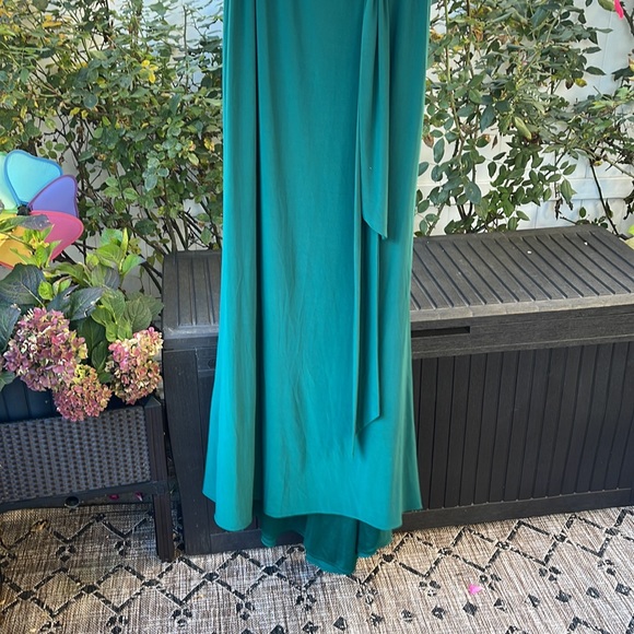 Ieena x Mac Duggal - Emerald Jersey One Shoulder Belted Trumpet Gown - Size 8 - Picture 5 of 13